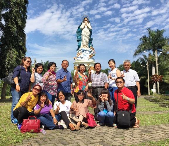 Umat Lingkungan Hilarius Ziarek di wilayah Semarang