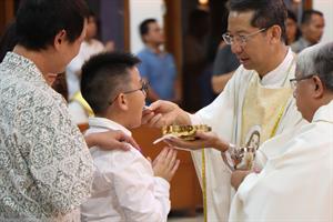 Komuni Pertama 2018 - "Barangsiapa makan daging-Ku dan minum darah-Ku, ia tinggal di dalam Aku dan Aku di dalam dia"