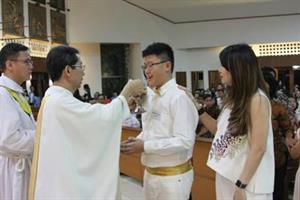 Penerimaan Komuni Pertama "Aku-lah Roti Hidup Yang Telah Turun Dari Surga"