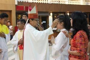 Bertumbuh Dalam Kasih dengan Penguatan dari Roh Kudus - 158 Krismawan Menerima Sakramen Penguatan