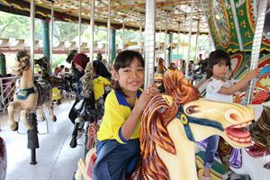 Outing Tahunan Lovely Hands Berekreasi Ke Dunia Fantasi : "Keceriaan Bersama Dalam Merajut Mimpi"