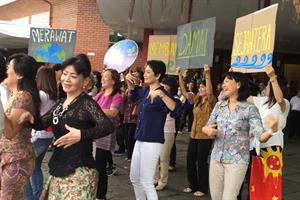 FLASHMOB Hari Bumi 2017 " Merawat Bumi Membawa Damai Sejahtera "