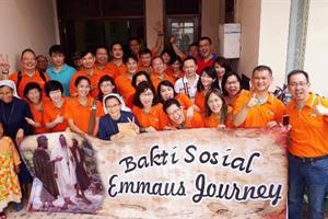 Berbagi Kasih Melangkah Bersama Emaus Journey
