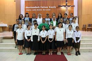 Pelantikan Putri Sakristi Baru "Meneladani Kekudusan Beata Laura Vicuna dalam Pelayanan"