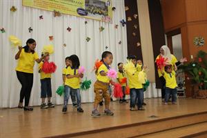 "Kasih Dalam Kebhinekaan" Misa Awal Tahun & Acara Baksos Dari Kategorial I Untuk Anak-Anak Lovely Hands